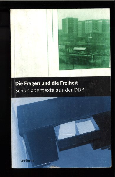 Die Fragen und die Freiheit. Schubladentexte aus der DDR. (Vorderseiten deutlich eingrissen)